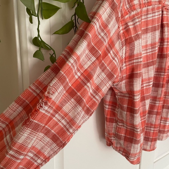 Cropped flannel with distressed sleeves - Picture 4 of 5